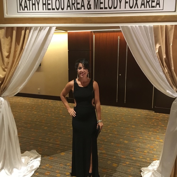 Black slim cut evening Gown - Picture 6 of 8